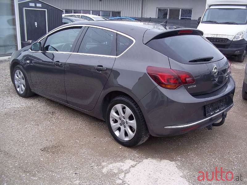 2014' Opel Astra photo #5