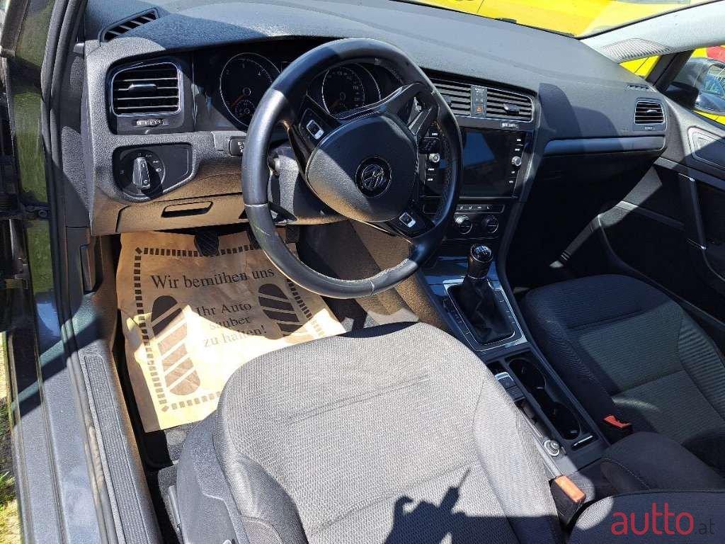 2018' Volkswagen Golf photo #3