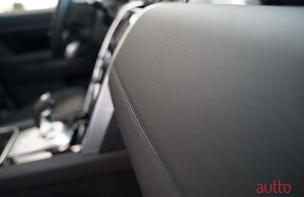 2023' Land Rover Discovery Sport photo #5