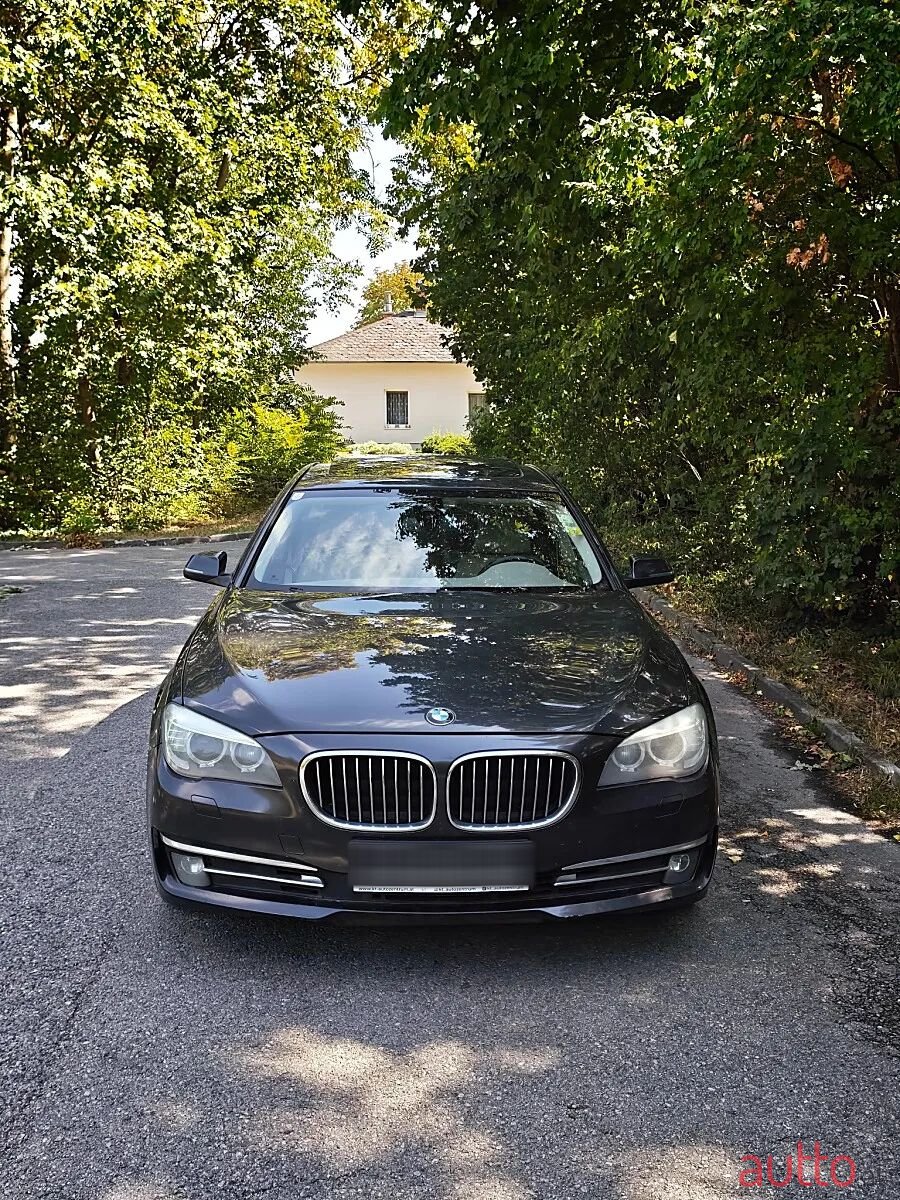 2013' BMW 7Er-Reihe photo #3