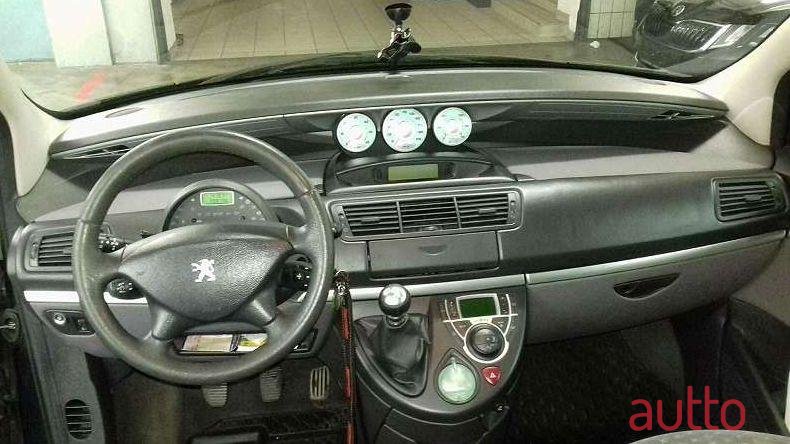 2004' Peugeot 807 photo #2