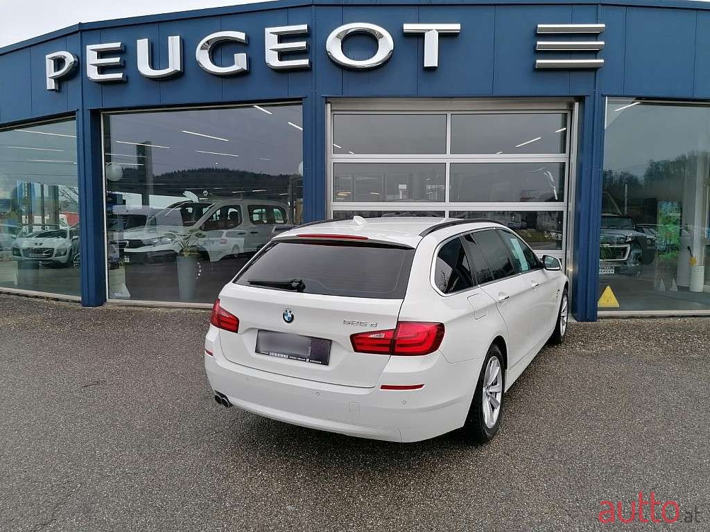 2012' BMW 5Er-Reihe photo #2