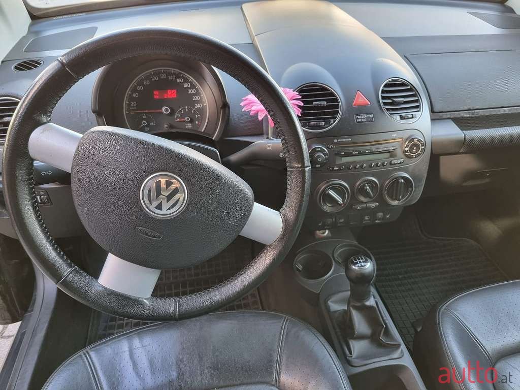 2008' Volkswagen Beetle photo #5