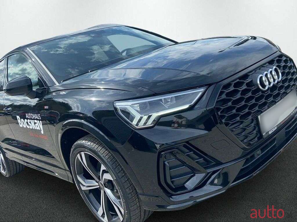 2022' Audi Q3 photo #4