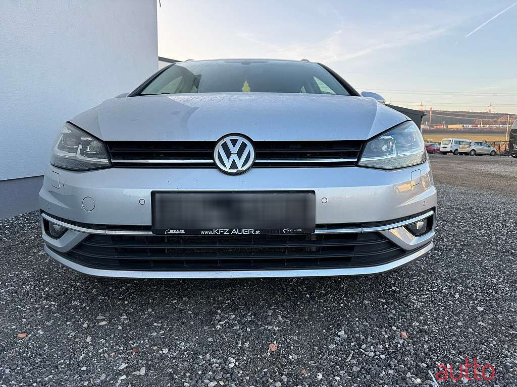 2020' Volkswagen Golf photo #3