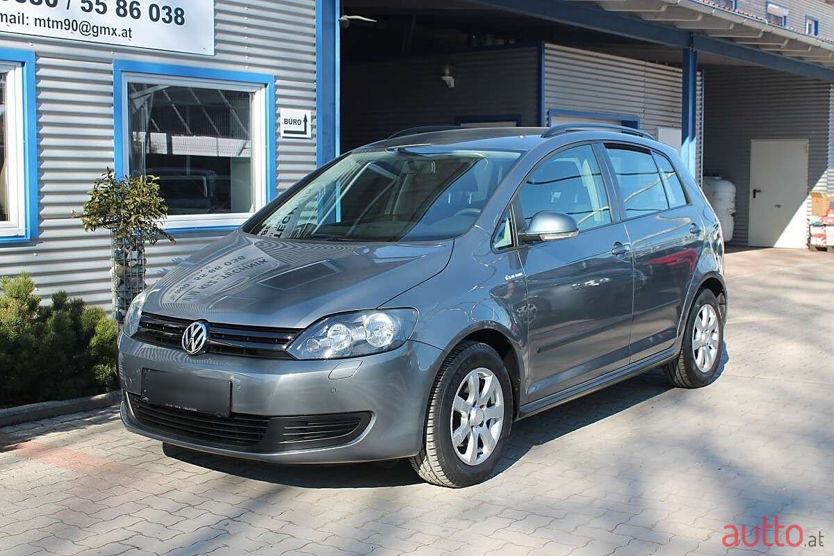 2011' Volkswagen Golf photo #4