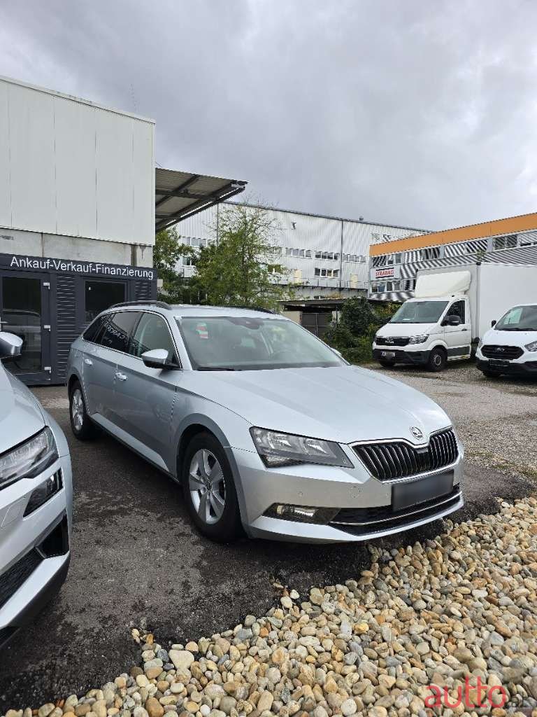 2019' Skoda Superb photo #3