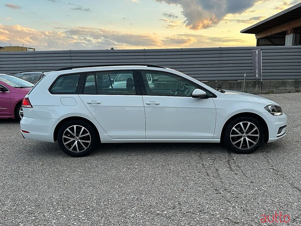 2018' Volkswagen Golf photo #4