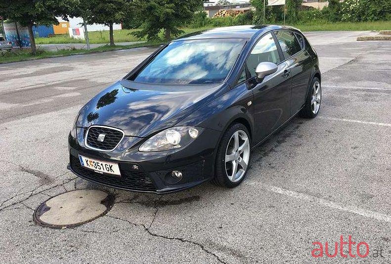 2011' SEAT Leon photo #1