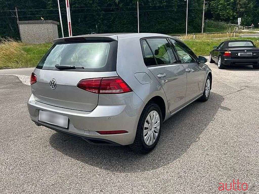 2019' Volkswagen Golf photo #4