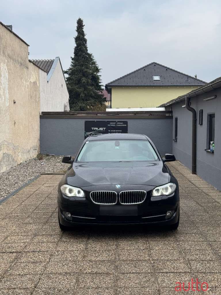 2011' BMW 5Er-Reihe photo #2