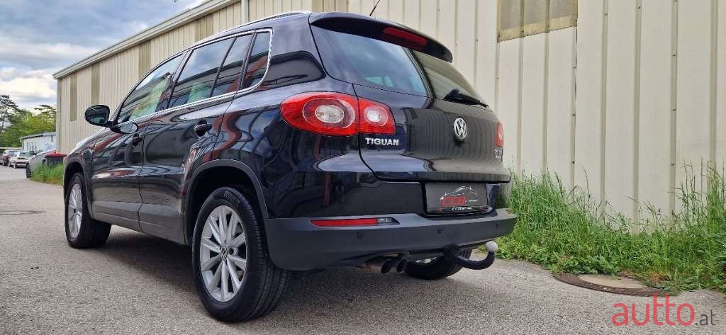 2011' Volkswagen Tiguan photo #6