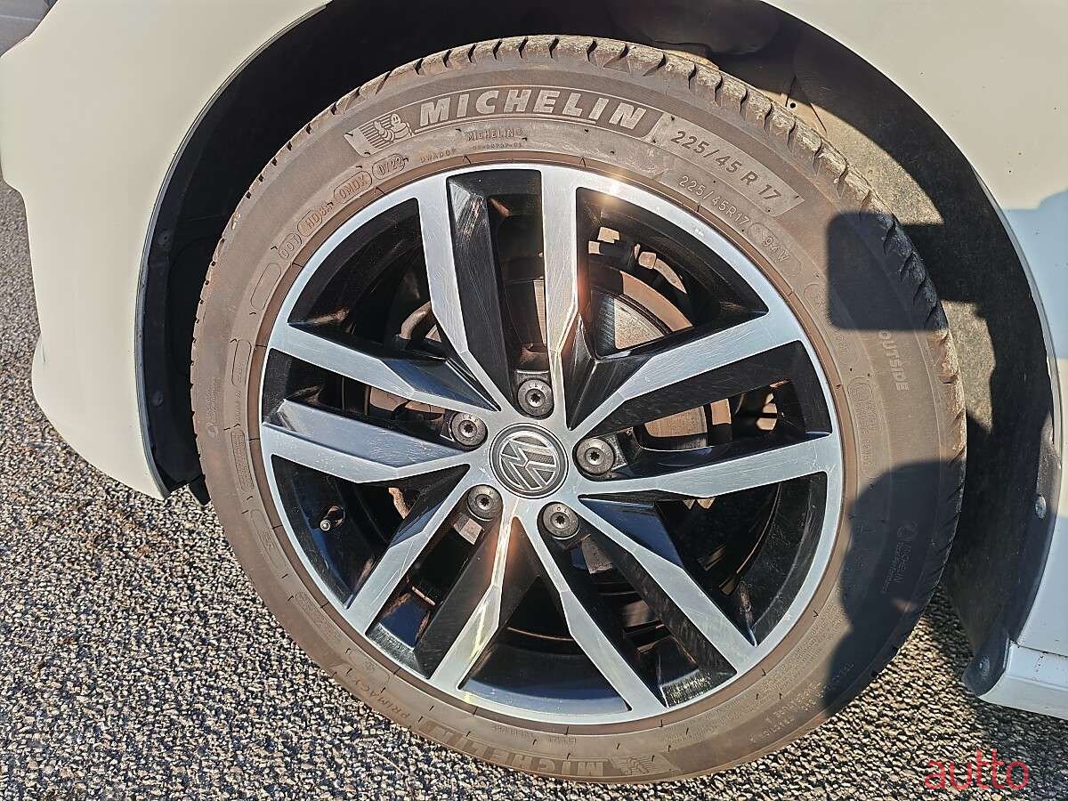 2015' Volkswagen Golf photo #6