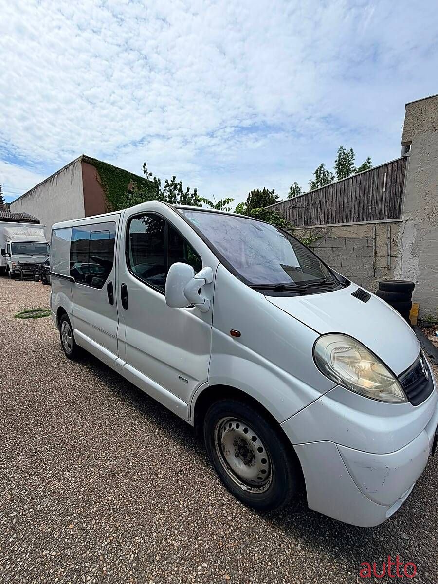 2009' Opel Vivaro photo #2