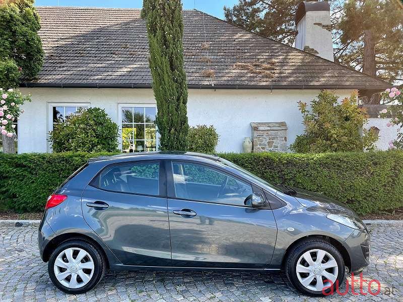 2011' Mazda Mazda2 photo #5