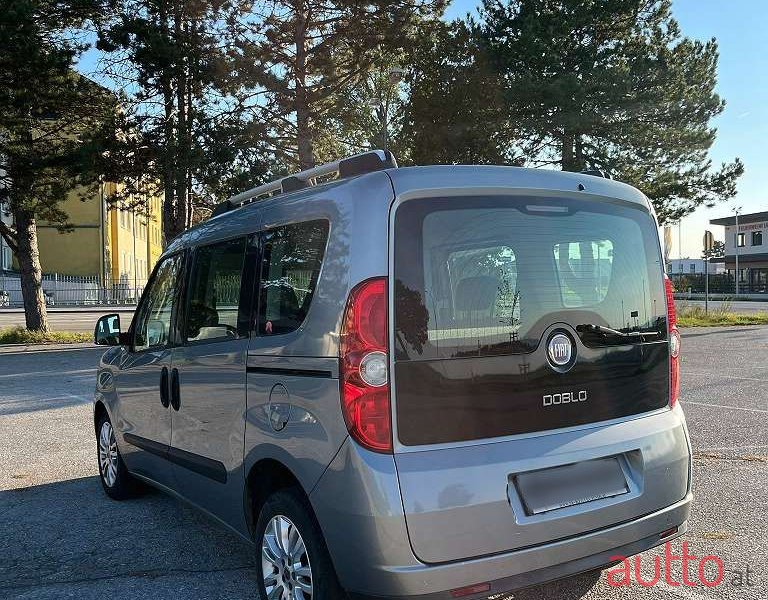 2010' Fiat Doblo photo #5
