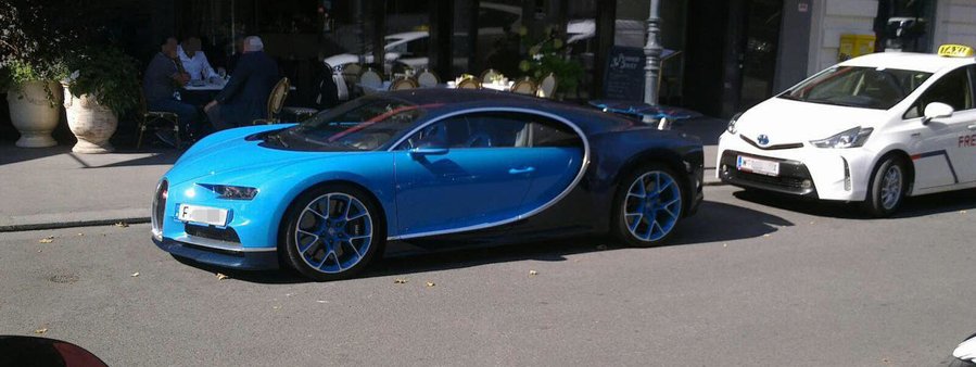 Bugatti-Fahrer stellt sein Auto im Parkverbot ab