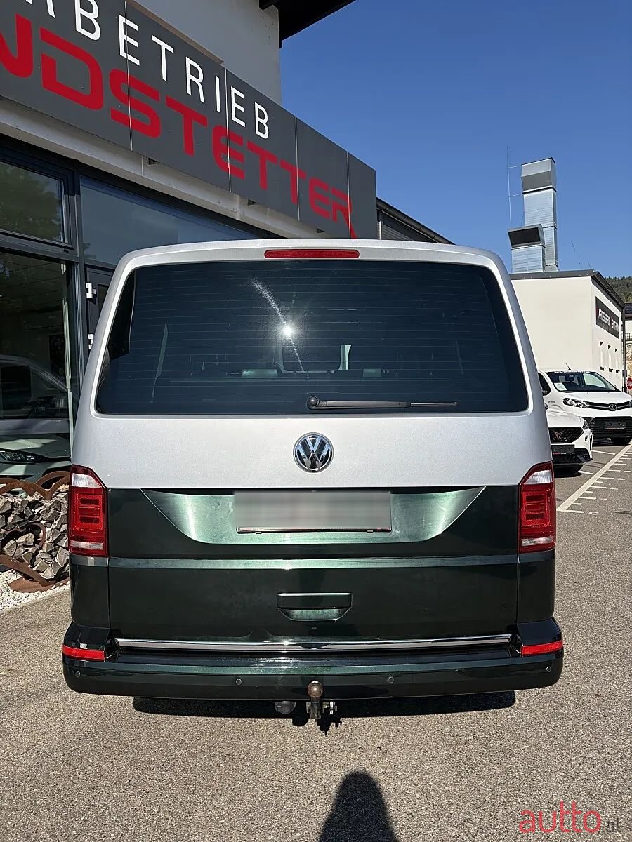 2018' Volkswagen Multivan photo #5