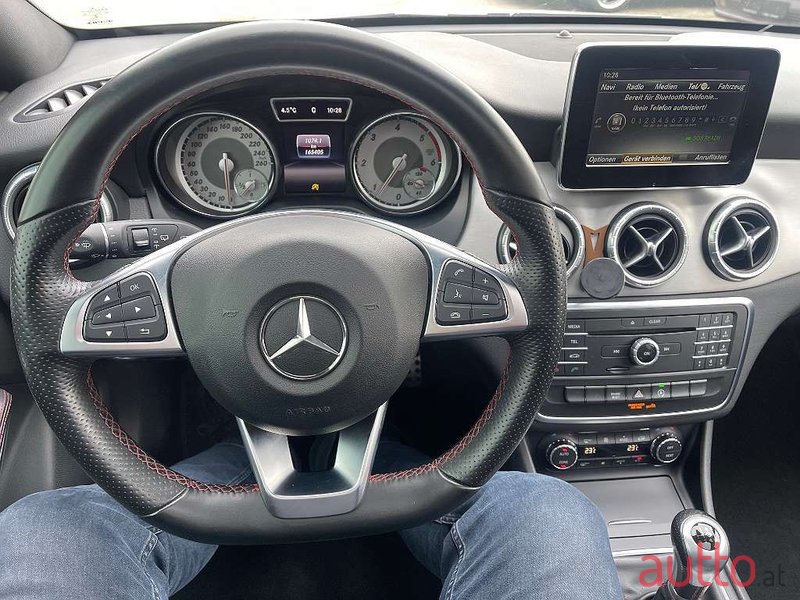 2015' Mercedes-Benz Cla-Klasse photo #5