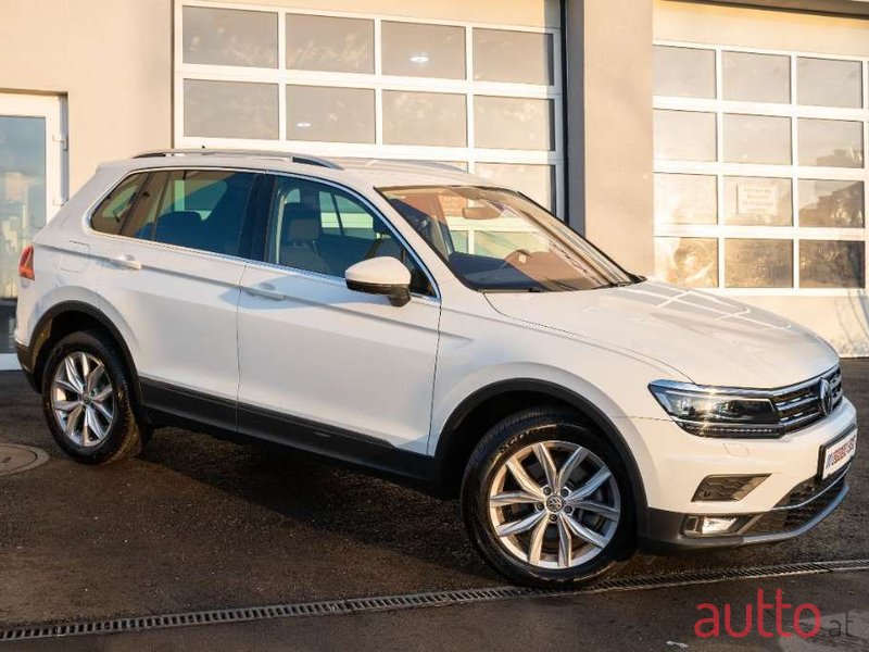 2020' Volkswagen Tiguan photo #5