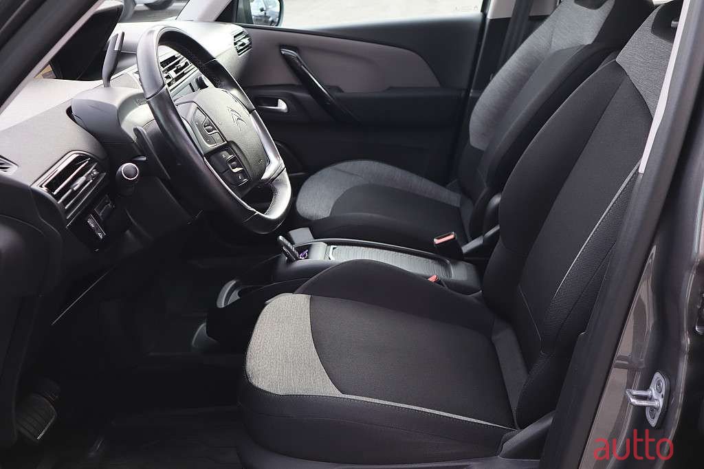 2019' Citroen Grand C4 Spacetourer photo #6