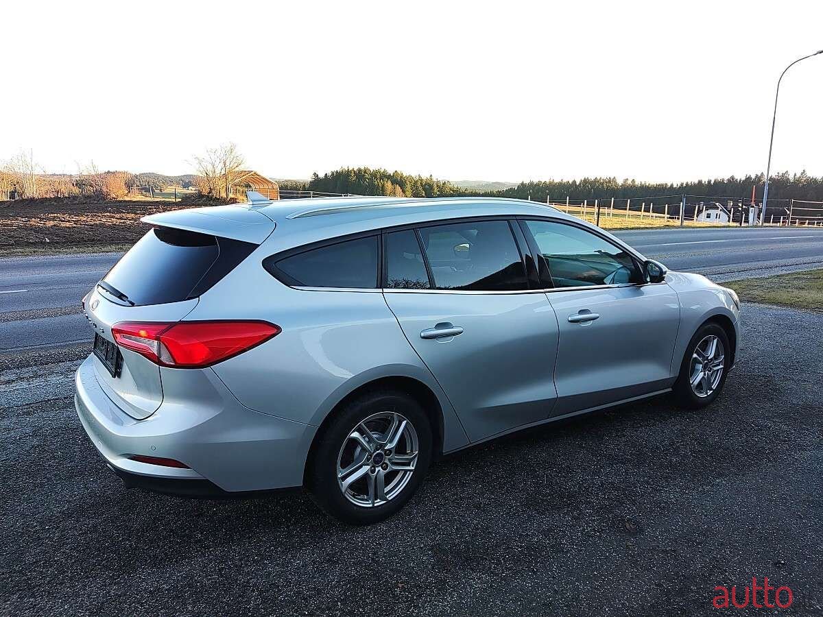 2020' Ford Focus photo #3