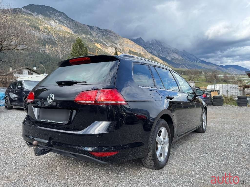 2017' Volkswagen Golf photo #5