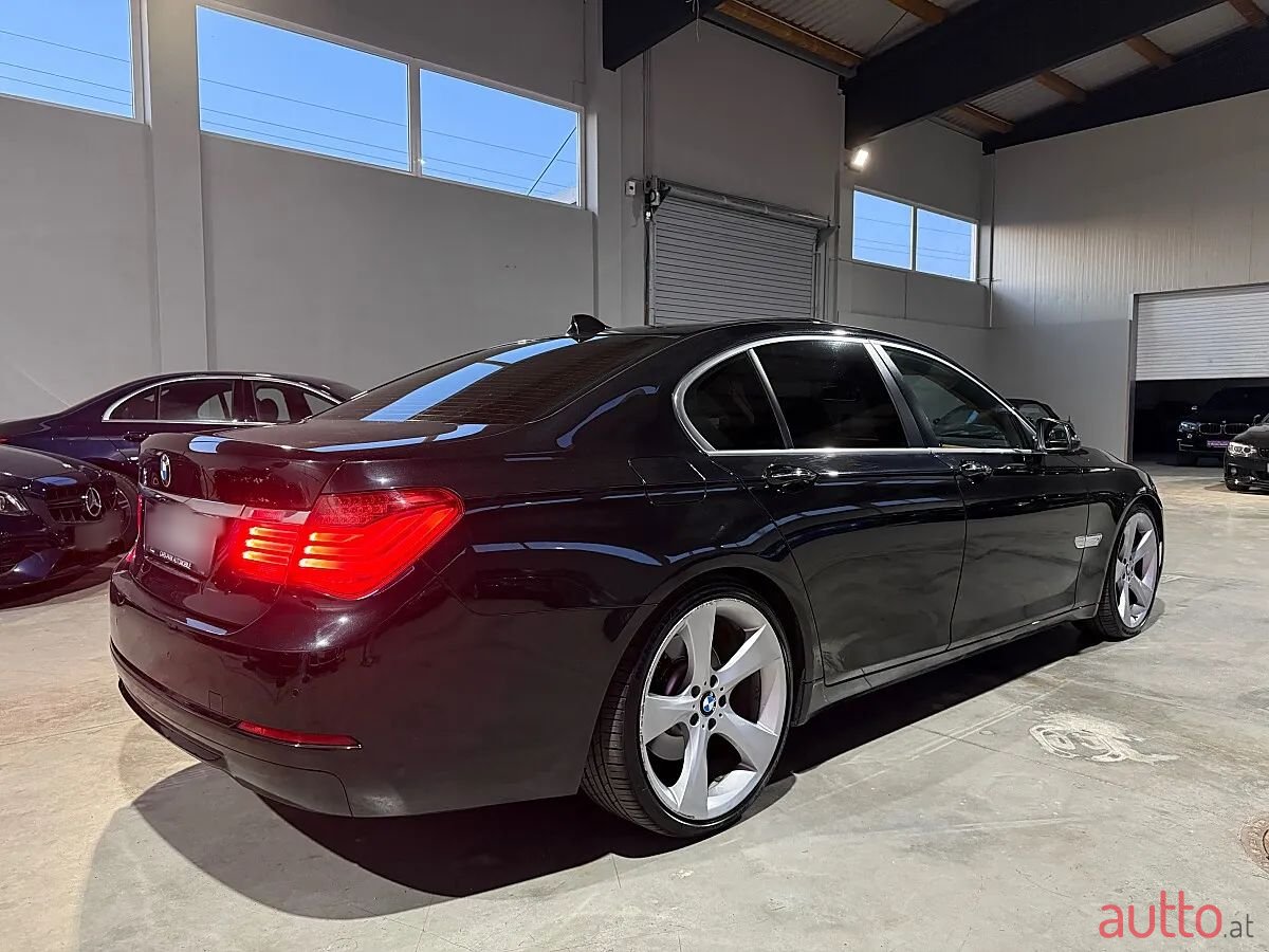 2013' BMW 7Er-Reihe photo #2