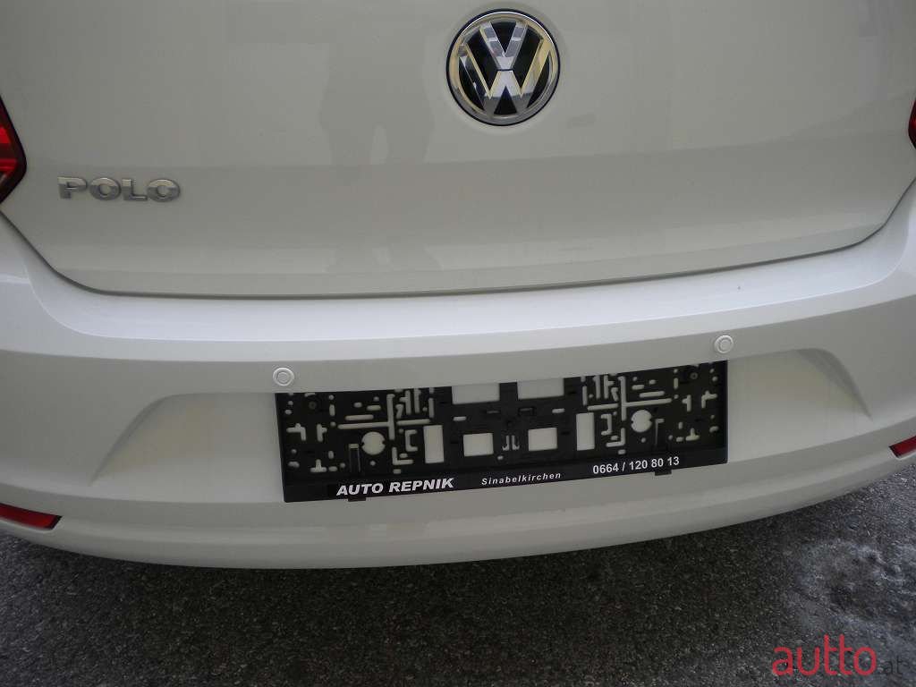 2015' Volkswagen Polo photo #6