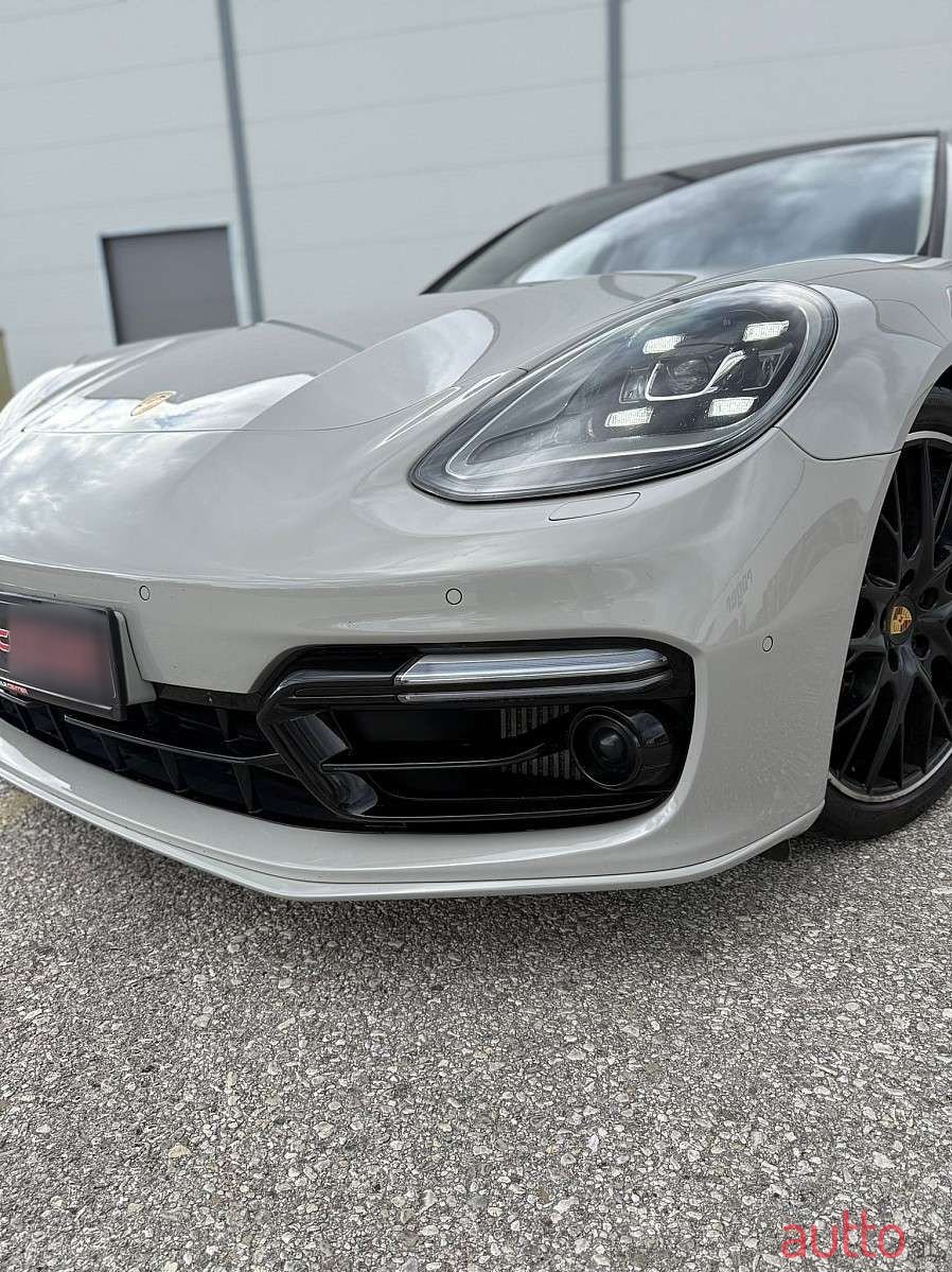 2018' Porsche Panamera photo #2