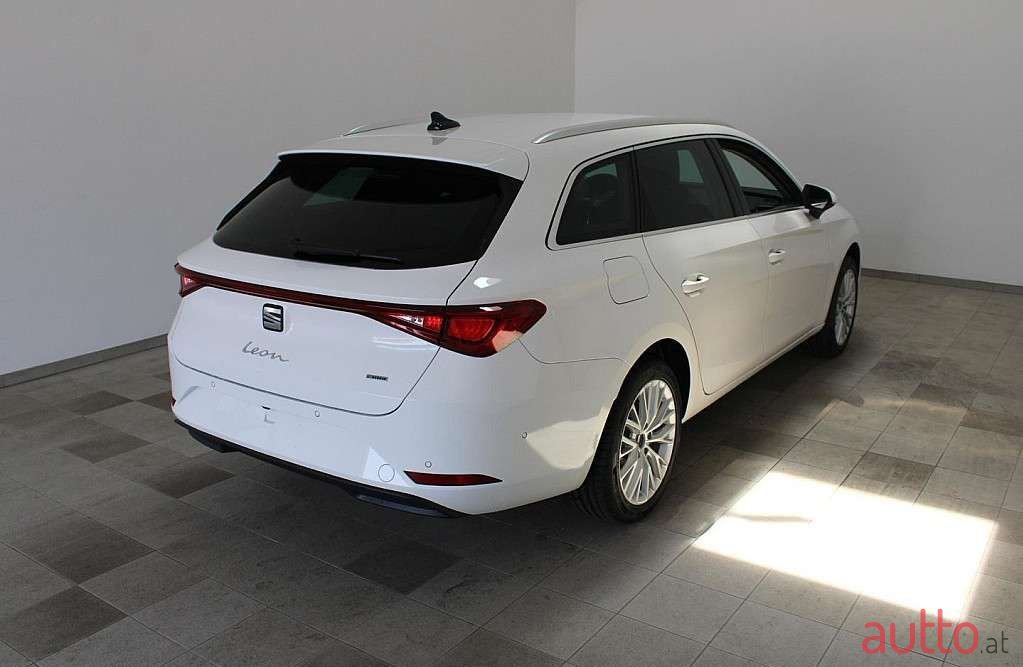 2023' SEAT Leon photo #2