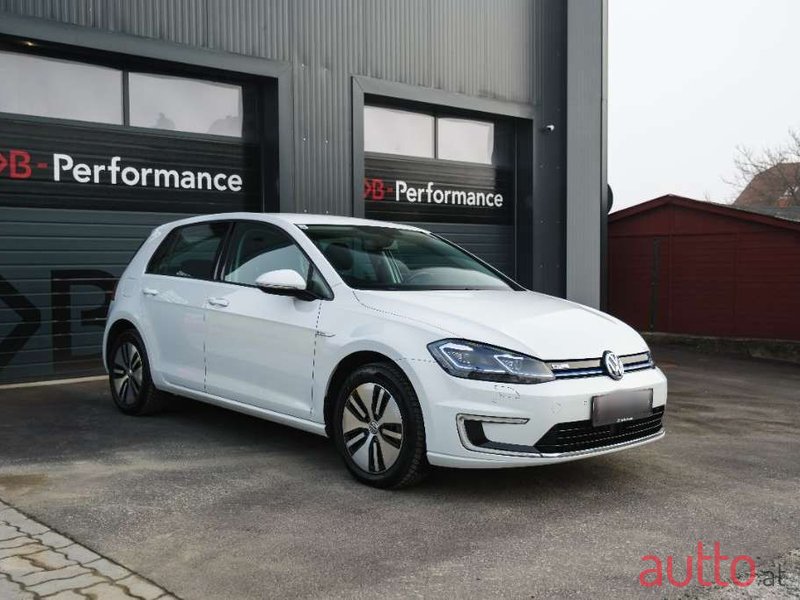 2017' Volkswagen Golf photo #3