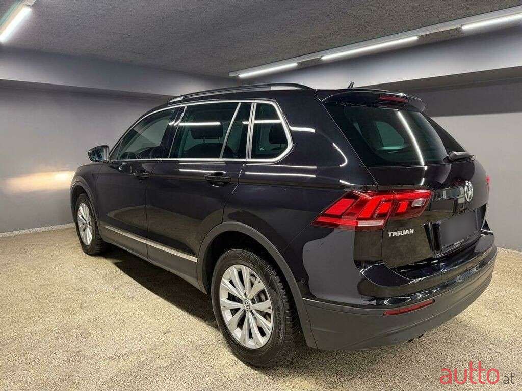 2018' Volkswagen Tiguan photo #4