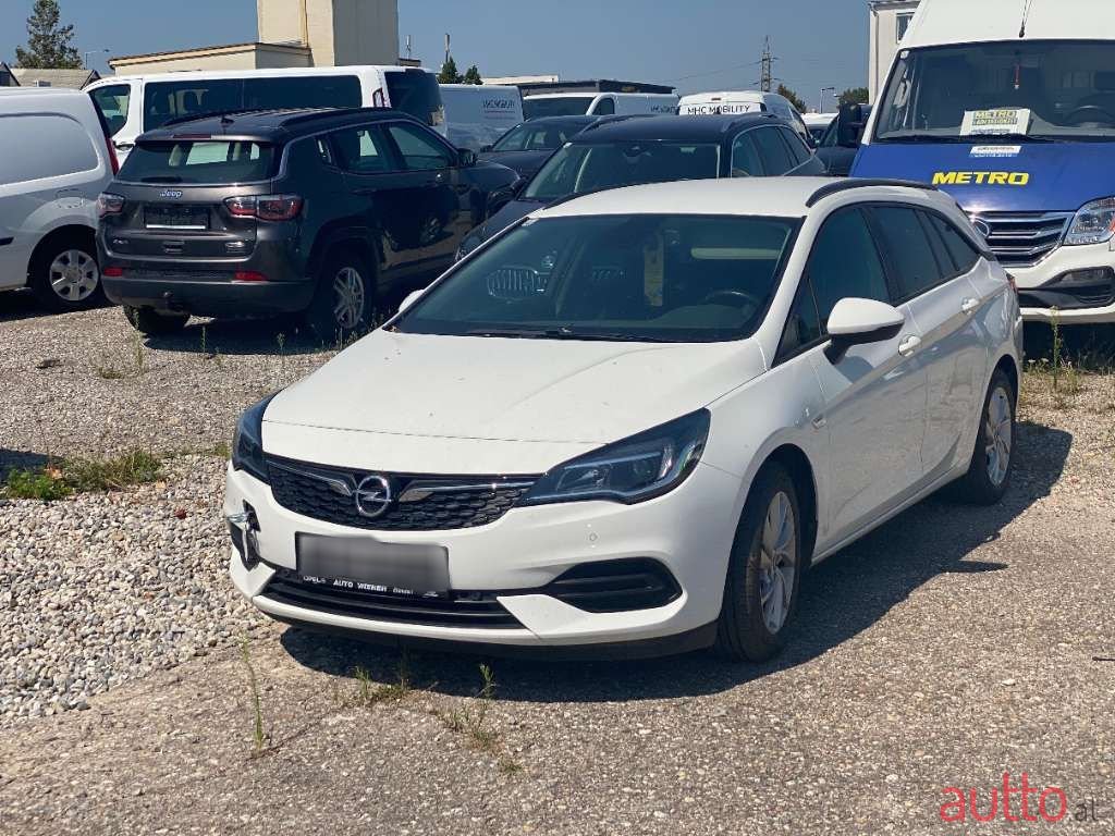 2020' Opel Astra photo #1