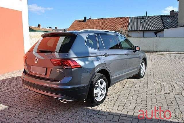 2018' Volkswagen Tiguan photo #5