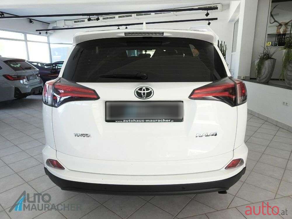 2016' Toyota RAV4 photo #6