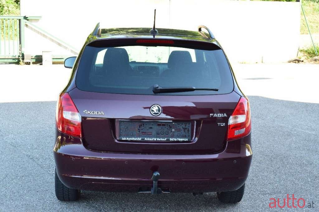 2013' Skoda Fabia photo #2