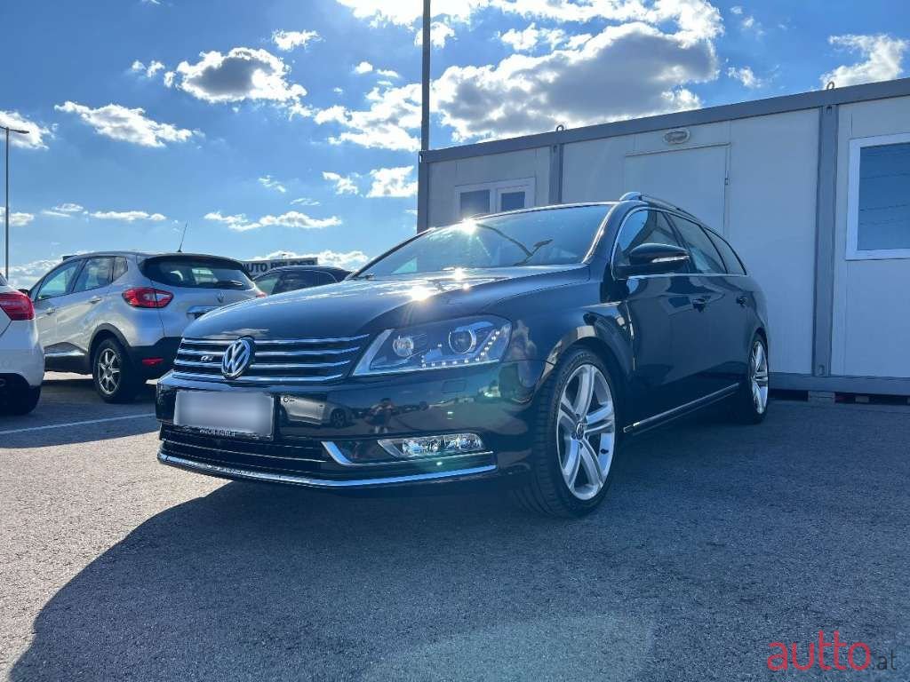 2011' Volkswagen Passat photo #5