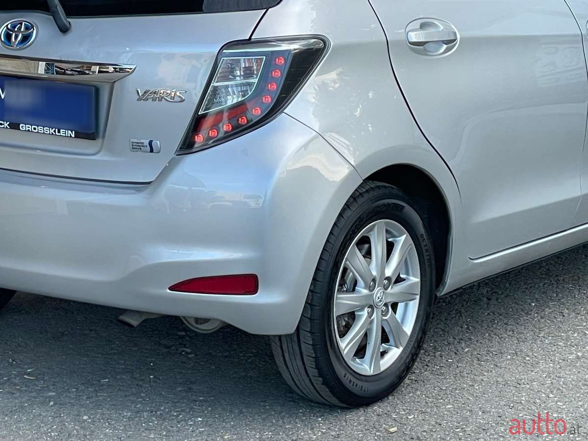 2013' Toyota Yaris photo #6