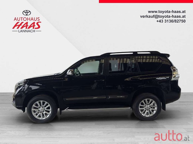 2016' Toyota Land Cruiser photo #2