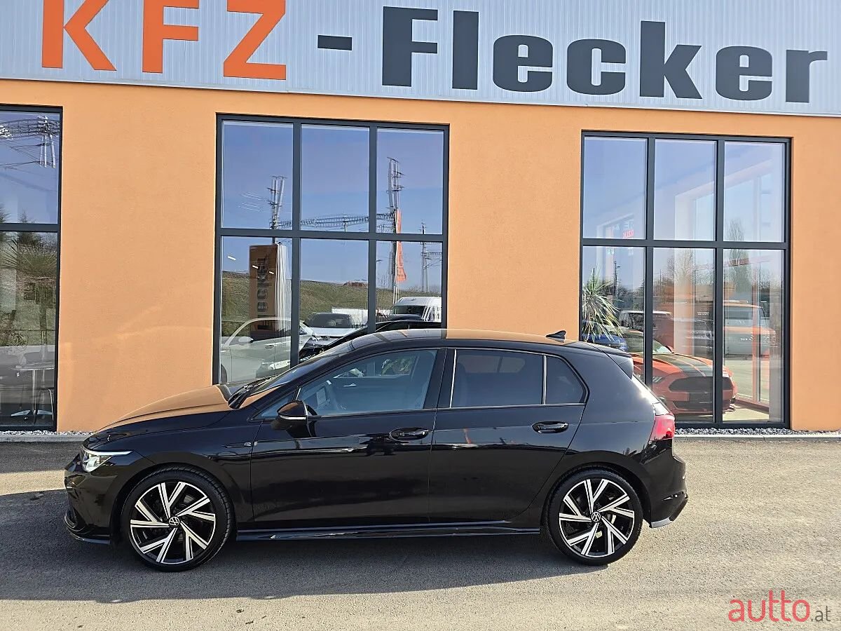 2022' Volkswagen Golf photo #2