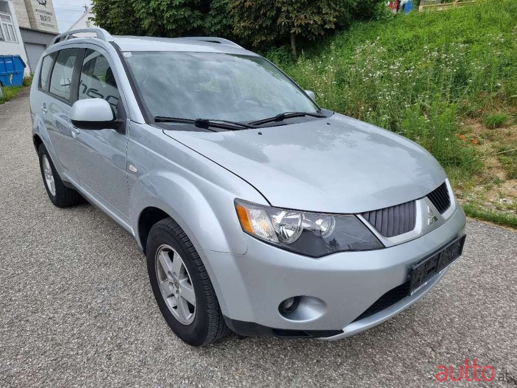 2007' Mitsubishi Outlander photo #1
