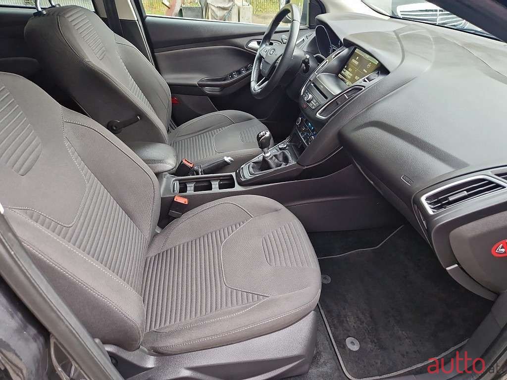 2016' Ford Focus photo #6