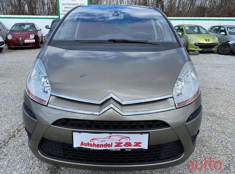 2010' Citroen C4 Picasso photo #3