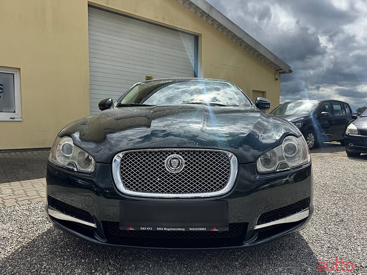 2010' Jaguar XF photo #3