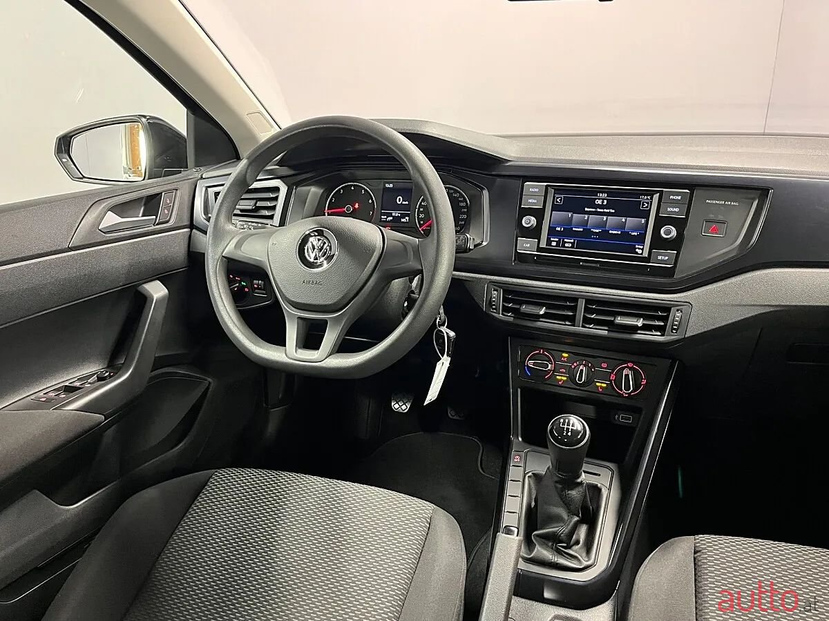 2019' Volkswagen Polo photo #2