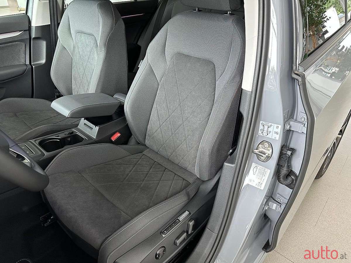 2024' Volkswagen Golf photo #6