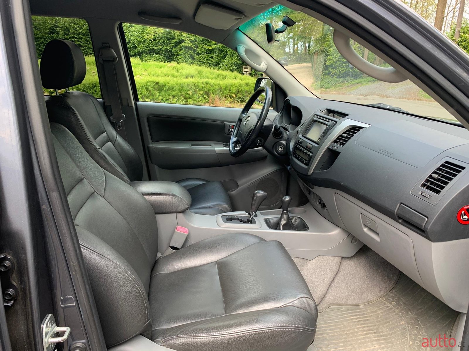 2011' Toyota Hilux photo #5