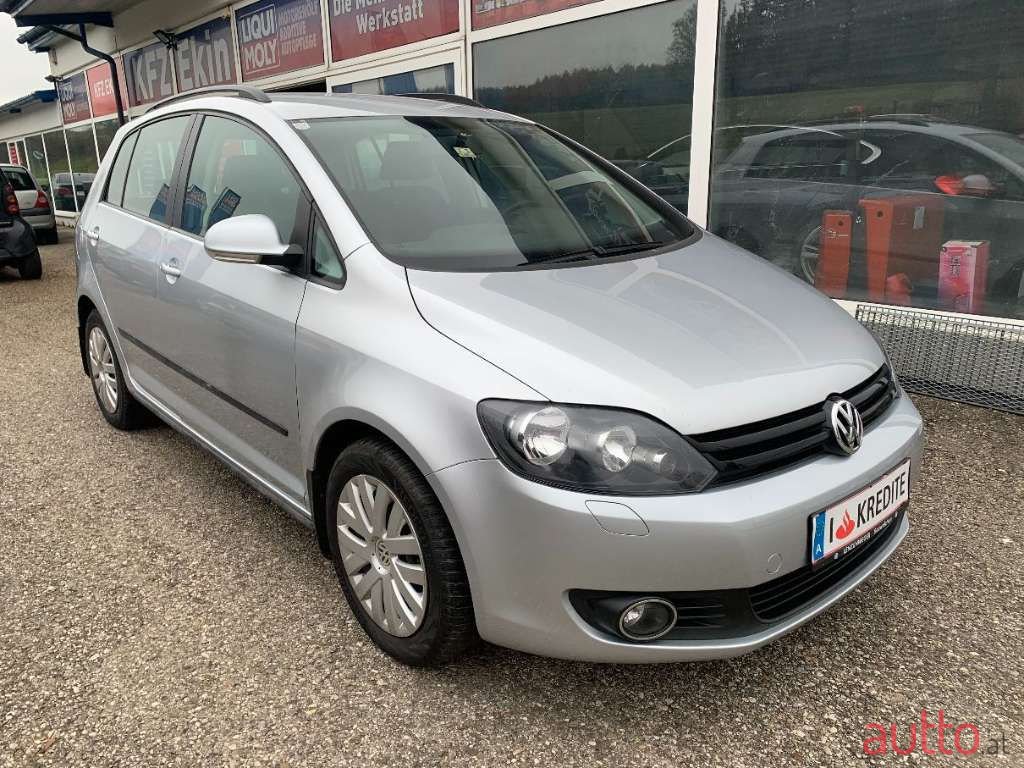 2010' Volkswagen Golf photo #1