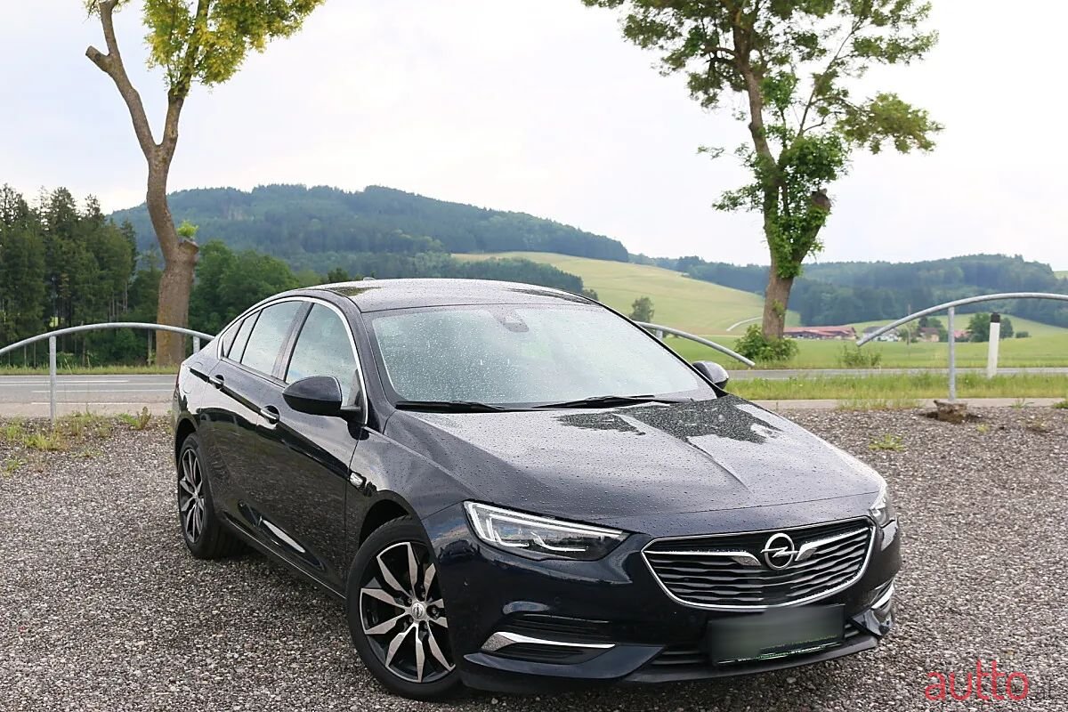 2018' Opel Insignia photo #1